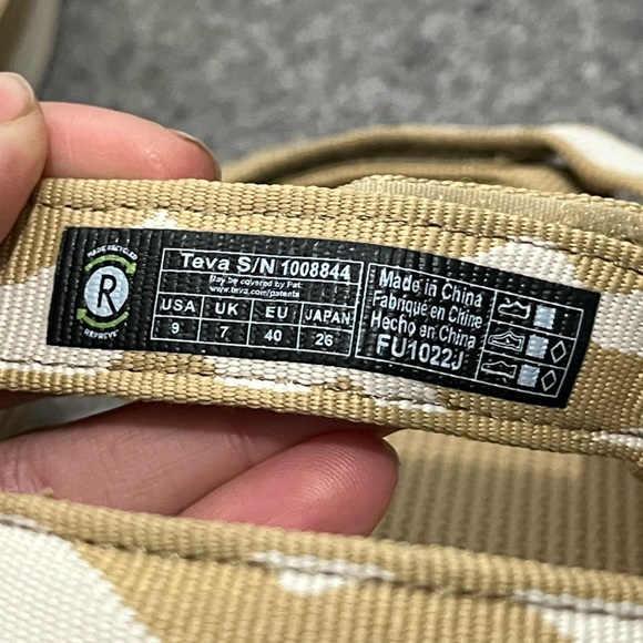 New & Unworn Teva Flatform Sandals - Picture 6 of 7